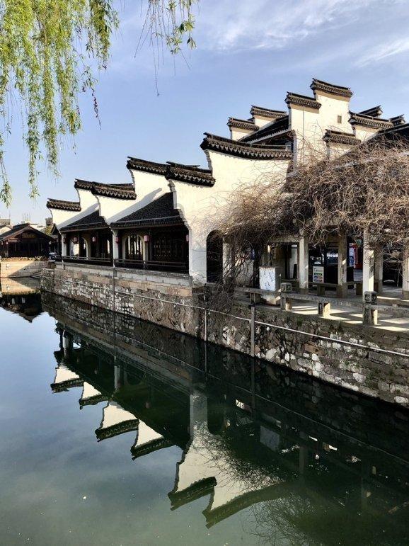 A股市场震荡收跌,文旅、游戏、短剧概念活跃